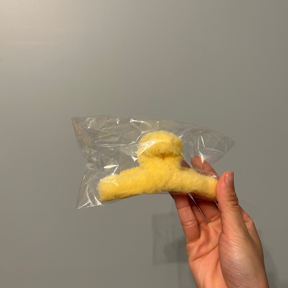Yellow claw clip